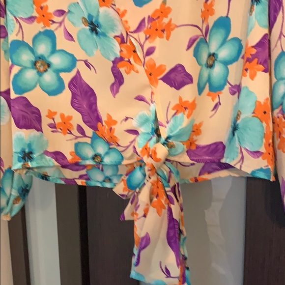 Flowery long sleeve blouse - Picture 3 of 3